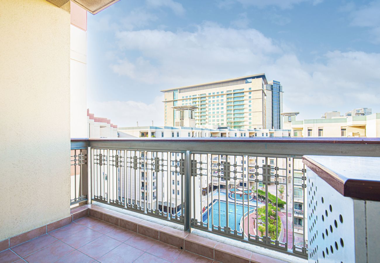 Apartment in Dubai - 3BR|Metro Ease|Al Ghurair Centre